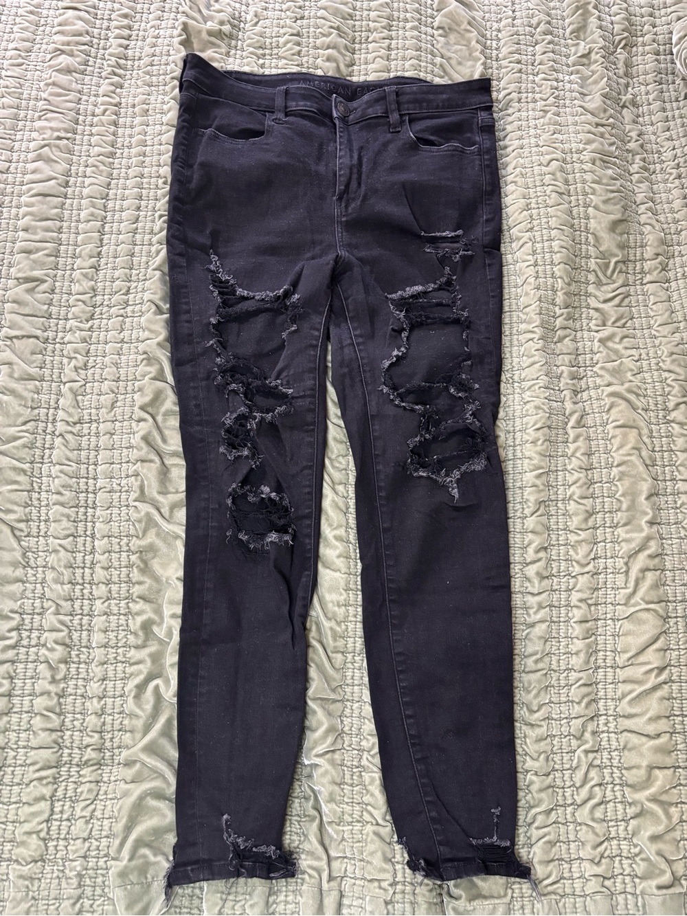 American Eagle distressed jegging